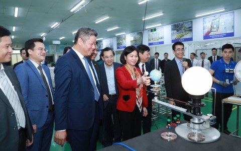 Phó Bí thư Thường trực Thành ủy Hà Nội thăm, động viên sản xuất đầu năm tại Công ty Cổ phần Giải pháp Tự động hóa ETEK