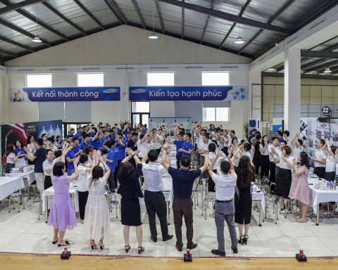 CNBV và Ban Lãnh đạo hòa vào không khí sôi động của lễ kỷ niệm